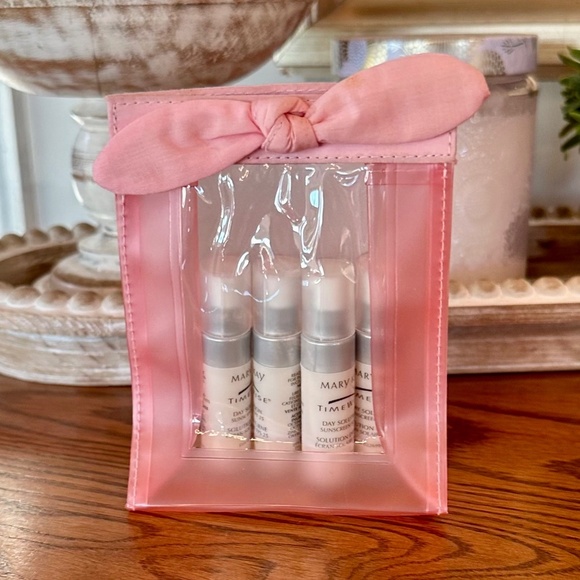 Mary Kay 4 Travel TimeWise Day Solution with bag - Picture 2 of 2